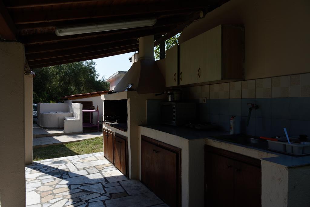 Anna Pousi Studios & Apartment Ormos Panagias Exteriör bild