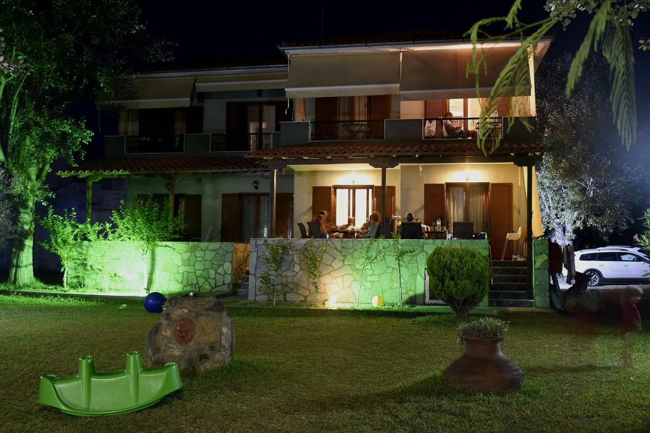 Anna Pousi Studios & Apartment Ormos Panagias Exteriör bild