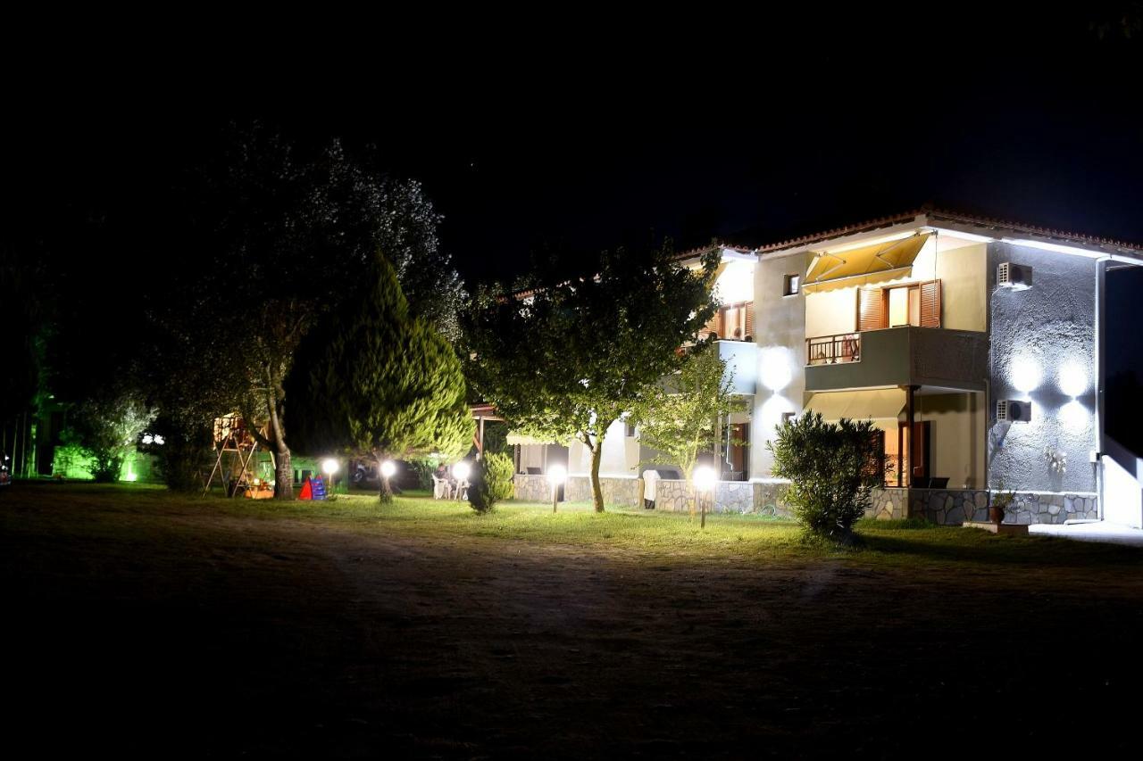 Anna Pousi Studios & Apartment Ormos Panagias Exteriör bild